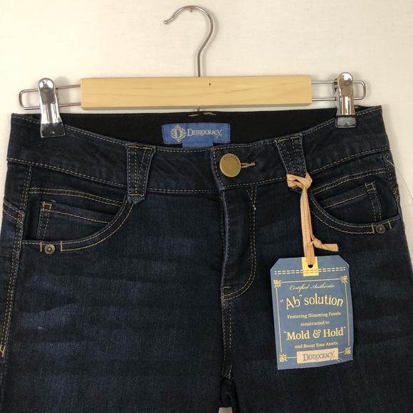 Democracy New “Ab"solution Indigo Bermuda Short 2P - Picture 3 of 15